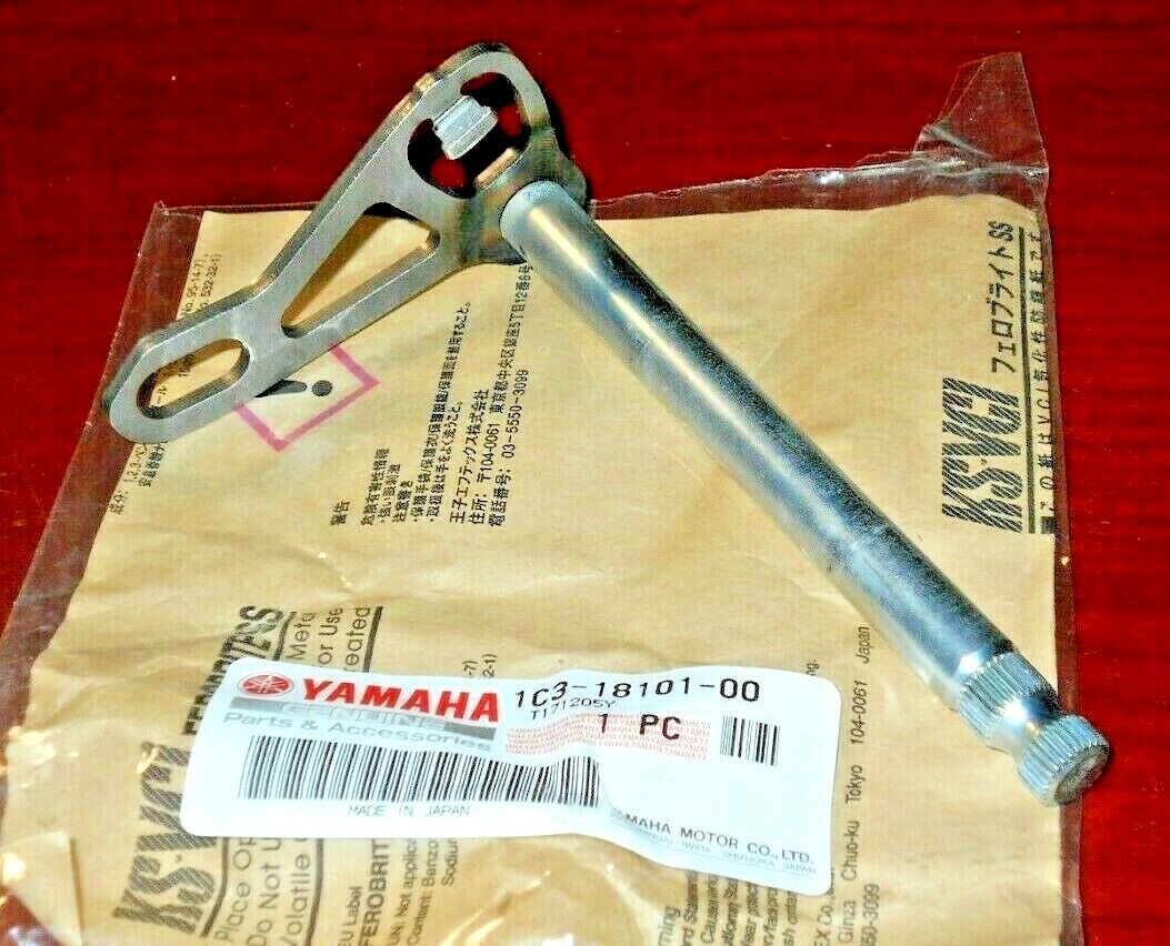 YAMAHA YZ125 YZ 125 ENGINE GEAR SHIFT SHAFT SPINDLE, CAM FORK 05