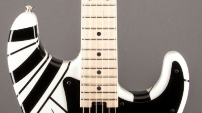 Pre-order! EVH Striped Series electric guitar White/Black Stripes