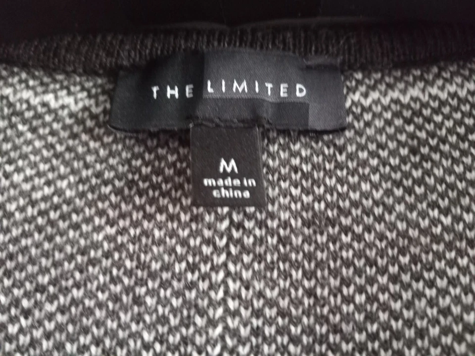 Women's Stylish Long Winter Sweater Gry/Wht Check Print by The Limited Size M - Image 3 of 4