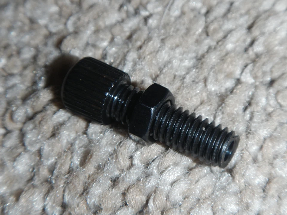 Tornillo ajustador de montaje de cable de freno Cult Mongoose United MafiaBikes FlyBikes SE WTP Foto 4 de 4