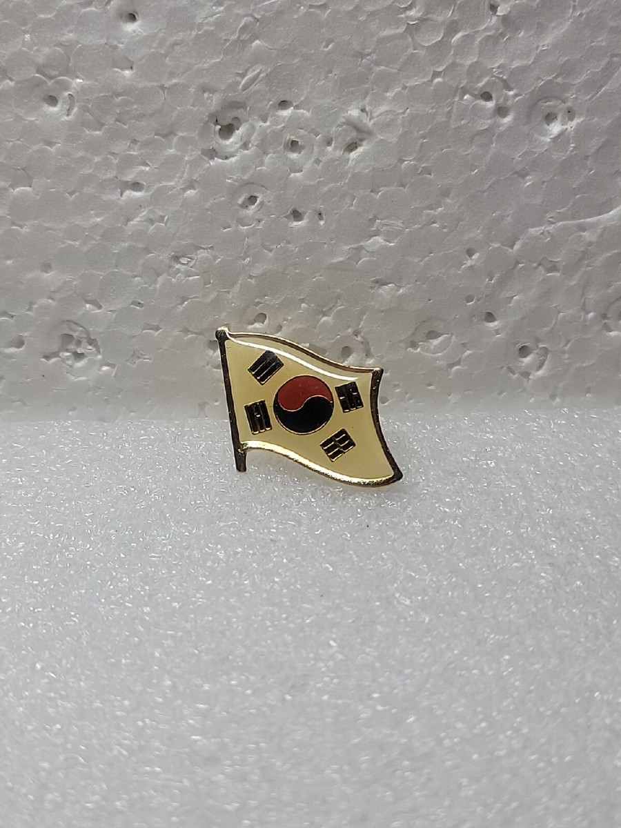 Vintage Flag of South Korea Enamel Lapel Pin Single Post Clutch Back Gold Tone