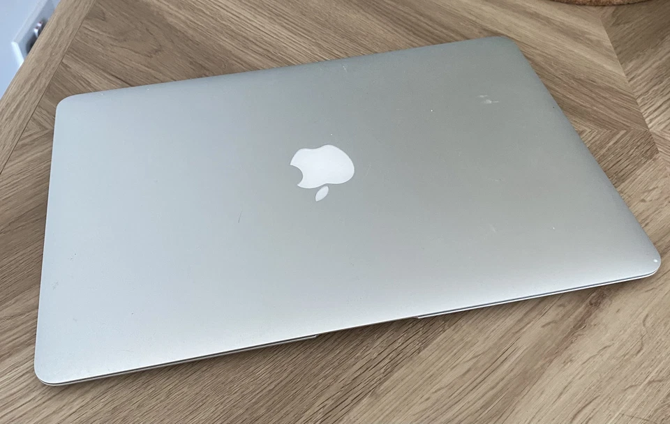 Apple MacBook Air 13" 2015 · i5 · 4GB · 128GB, photo 2 of 3