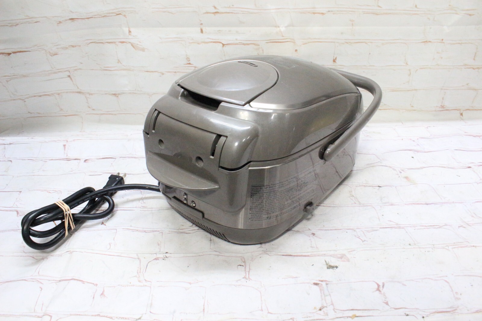 Zojirushi IH Pressure Rice Cooker & Warmer NP-NVC10 Made In Japan