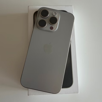 Apple iPhone 15 Pro - 128GB - Topzustand - 100% Batterie - Titan Natur