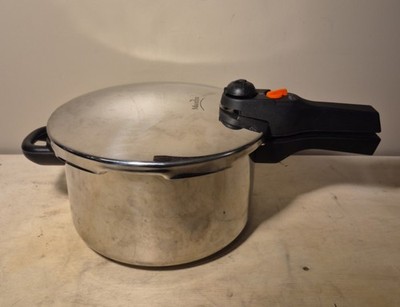 TTK Manttra Stainless Steel 6 QT  Pressure Cooker S36000 Nice Preowned Condition