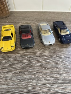 Maisto X 4 Ferraris tolle unverpackte Vitrinenmodelle siehe Fotos und Beschreibung.
