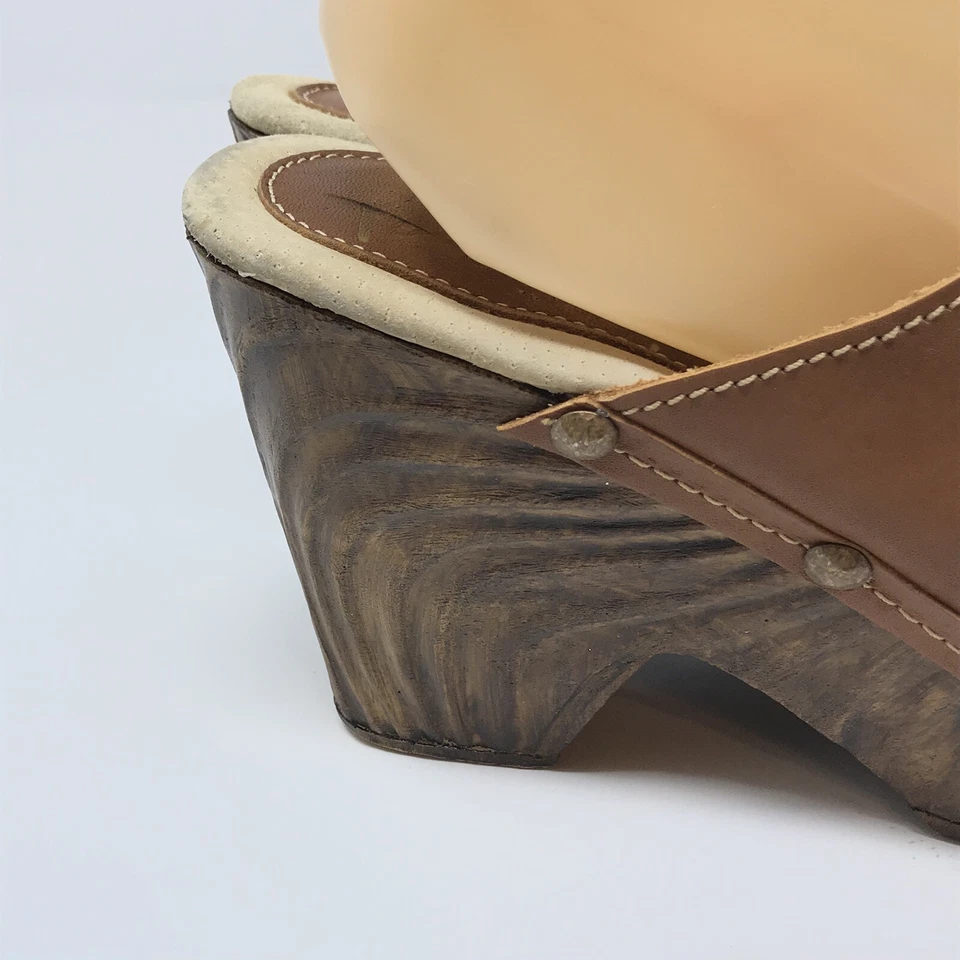 Zuecos de mujer muy volátiles de cuero tostado sin cordones con tacón apilado talla 9 Foto 2 de 4
