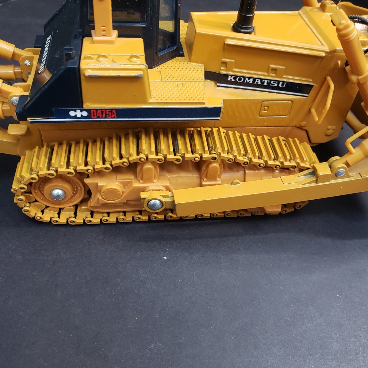 KOMATSU BULLDOZER D475A 1/50スケール コマツKOMATSU ブルドーザD475A