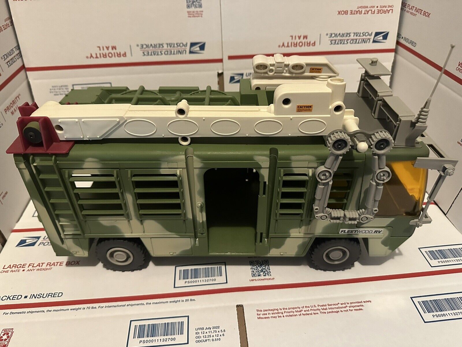1997 Jurassic Park Kenner The Lost World Mobile Command Center *Incomplete*