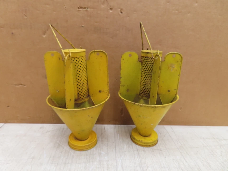 (2) VTG ELLISCO JAPANEESE BEETLE TRAPS YELLOW PHILADELPHIA USA NO GREEN BOTTOM - Image 3 of 4