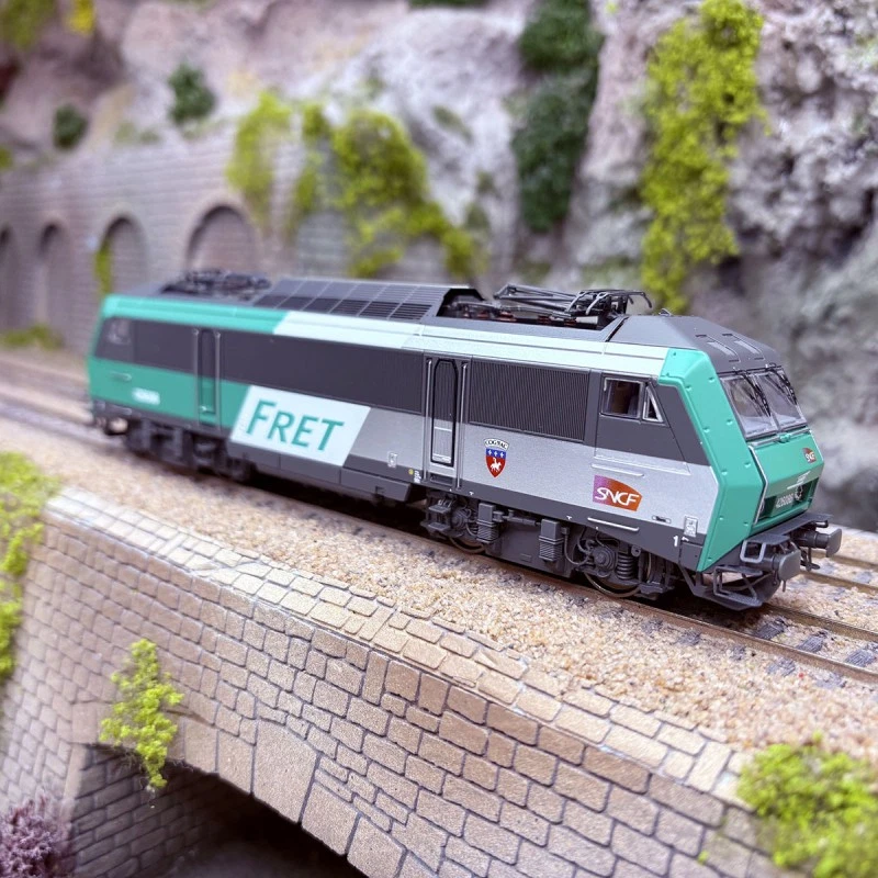 Locomotiva Elettrica PIKO 96150 &ndash; BB426096 FRET SNCF Ep VI Con Logo Casquette