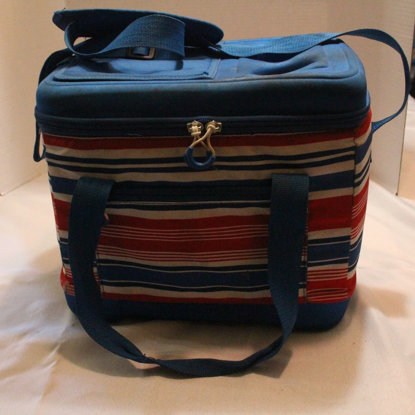 Target Blue Red Striped Insulated Lunch Cooler Bag Drink Holders Picnic Travel
Opens in a new window
