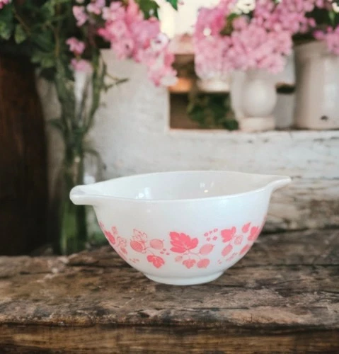 Vintage  Pyrex  PINK GOOSEBERRY  Nesting Bowl 441 1 1/2 pt  USA Ovenware
