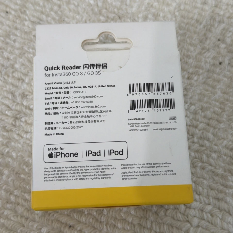 Insta360 GO 3S Quick Reader – Fast File Transfer, SD Support, USB-C/Lightning - Image 3 of 4