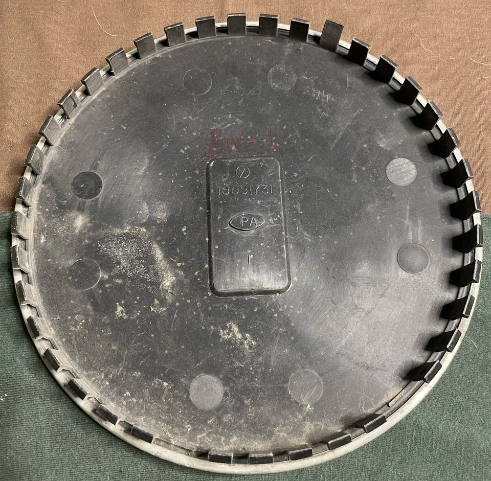 1991-1992 Oldsmobile Custom Cruiser Wheel Center Cap Cover 10091731 Hubcap OEM 1 - Image 4 of 4