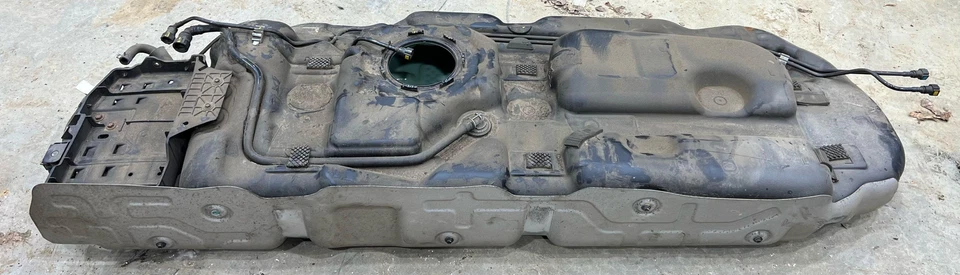 Conjunto de tanque de combustible Kia Sedona 2015 2016 21,5 galones OEM 31150A9500 Foto 3 de 4