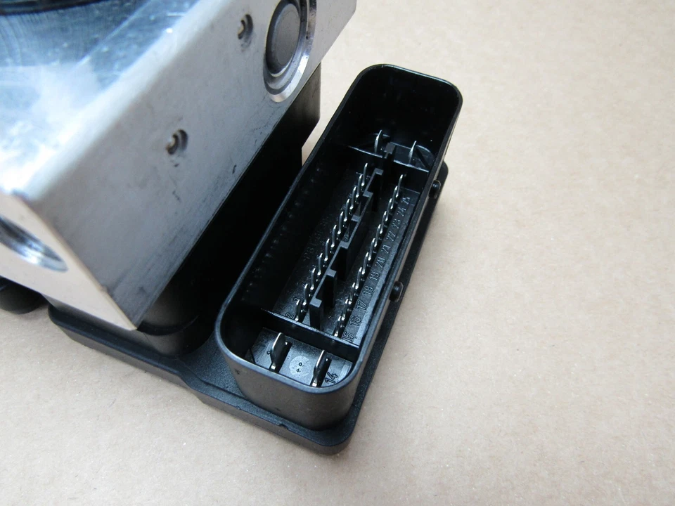 Piaggio MP3 500 LT Sport ABS 2018 2,717 miles ABS pump control module (12538) - Image 2 of 4