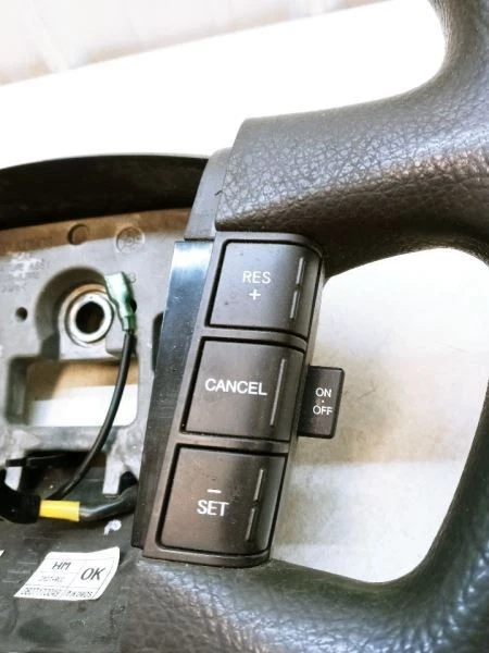 Volante KIA BORREGO 2009 2010 2011 CUERO NEGRO CON INTERRUPTORES OEM Foto 4 de 4