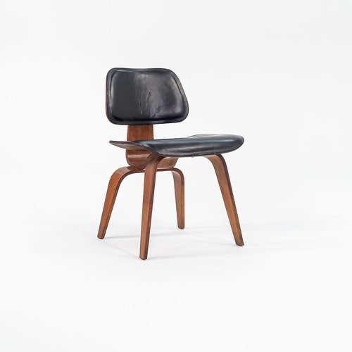 1952 Rare Herman Miller Eames DCW Dining Chair in Walnut with Black Leather Pads - Picture 9 of 12