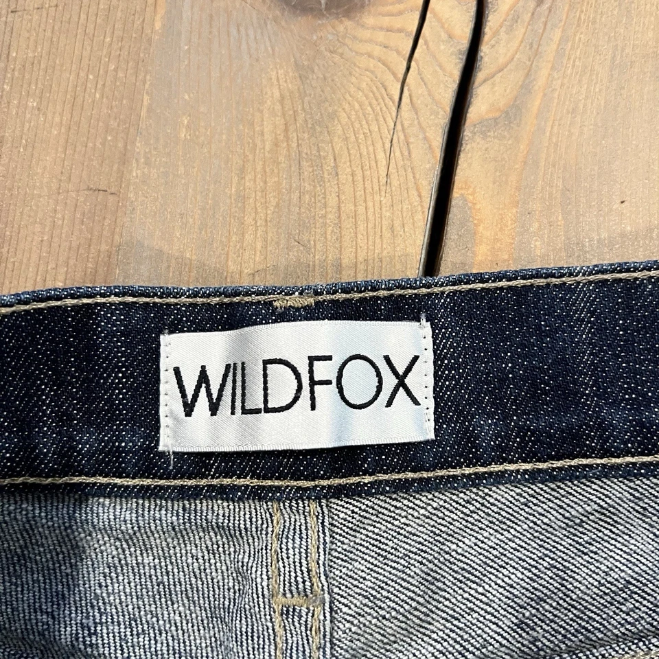 Pantalones cortos de mezclilla WILDFOX tiro bajo lavado oscuro dobladillo crudo corte talla 26 Foto 2 de 4