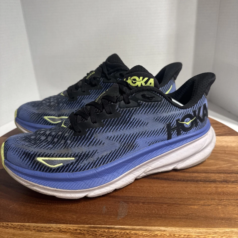 HOKA CLIFTON 9 - Womens Athletic Shoes - SIZE 10B - Image 4 of 4