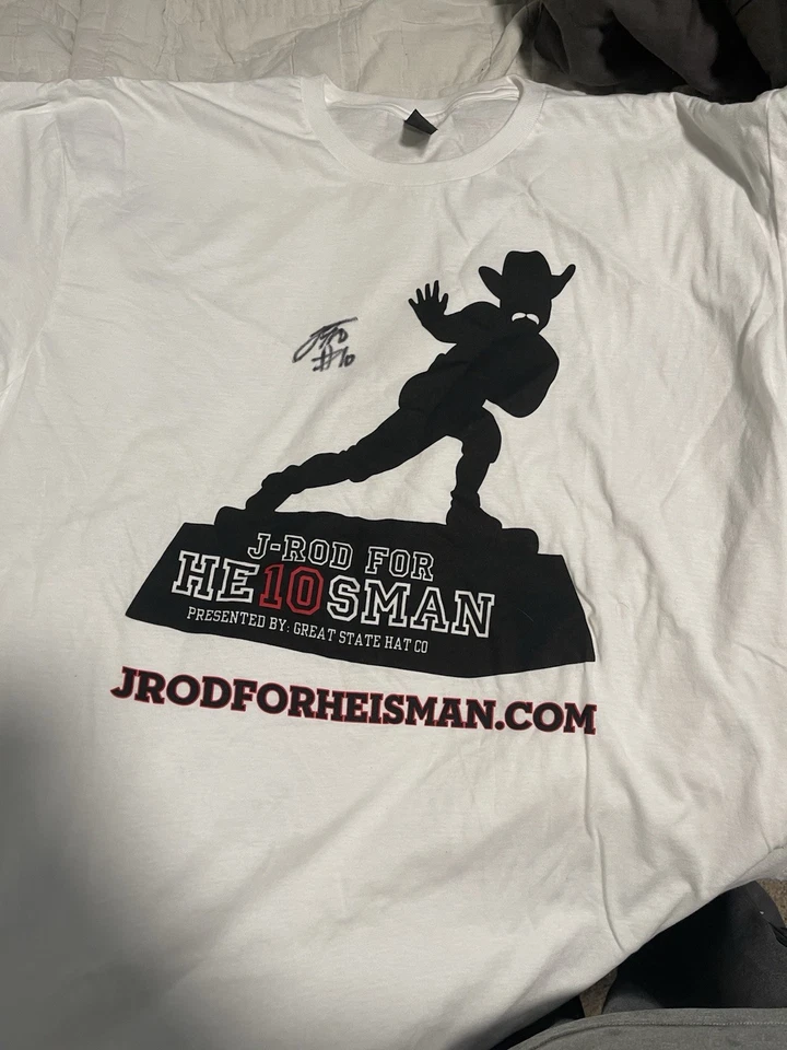 Camisa roja firmada por Texas Tech de Jacob Rodriguez 2025 de los Raiders Foto 2 de 3