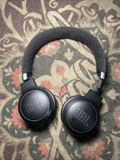 JBL Live 675NC Wireless True Adaptive Noise-cancelling charger included