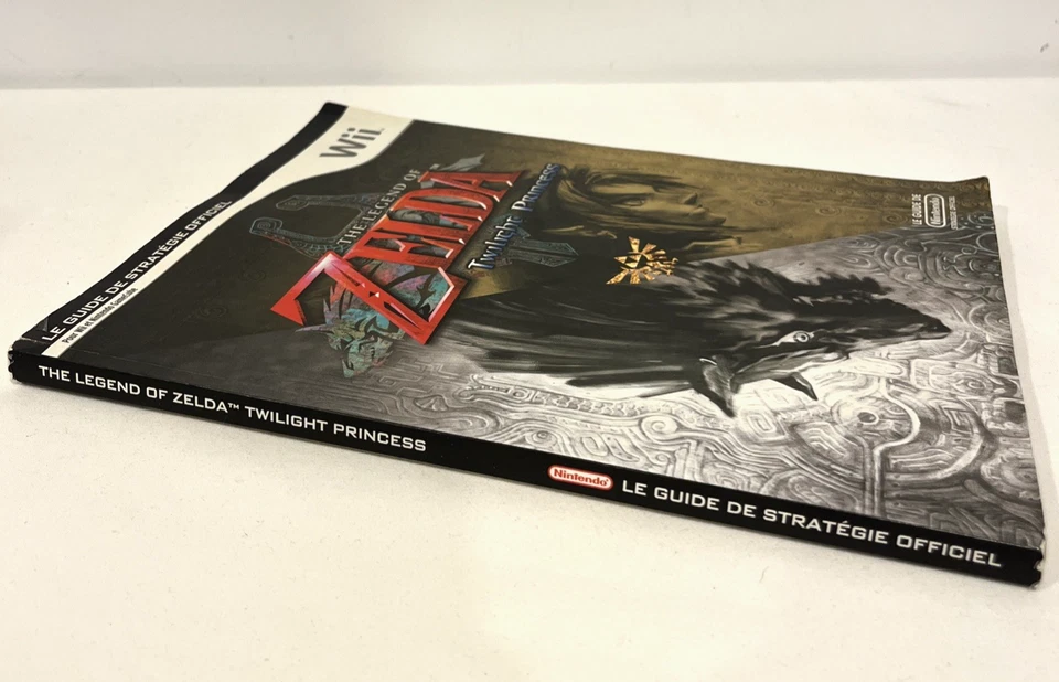 THE LEGEND OF ZELDA TWILIGHT PRINCESS OFFICIAL STRATEGY GUIDE FRENCH VERSION WII - Image 3 of 4