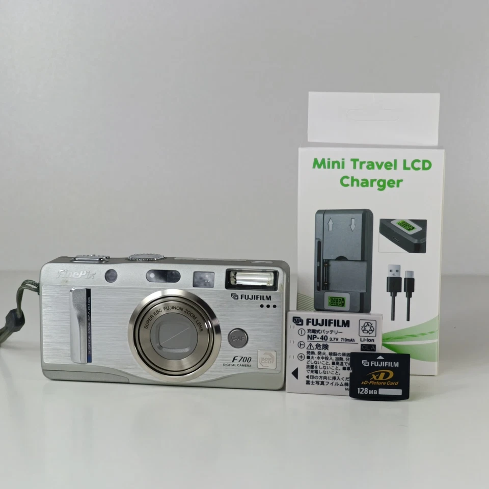 Fujifilm FinePix F700 6.3MP Super Ccd Digital Camera Inc Charger & Xd Card E2, photo 1 of 5
