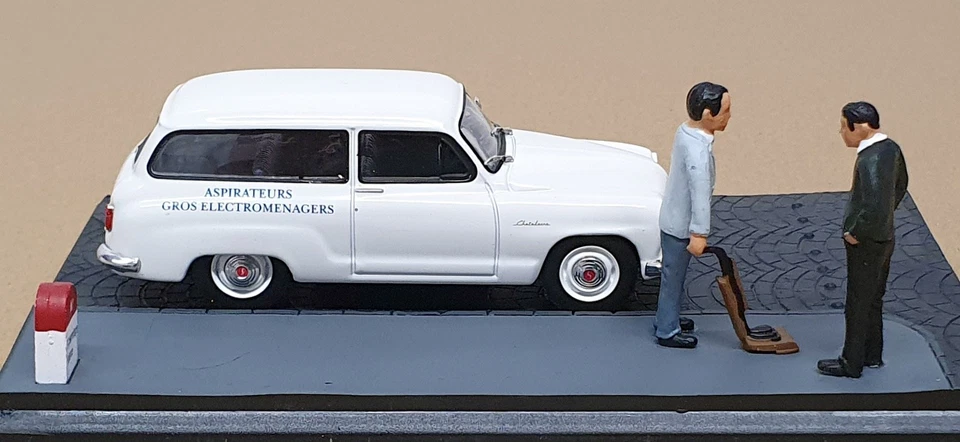Altaya La Route Bleue 1/43 Scale DIR112 Simca Aronde Chatelaine Diorama - White - Image 3 of 4