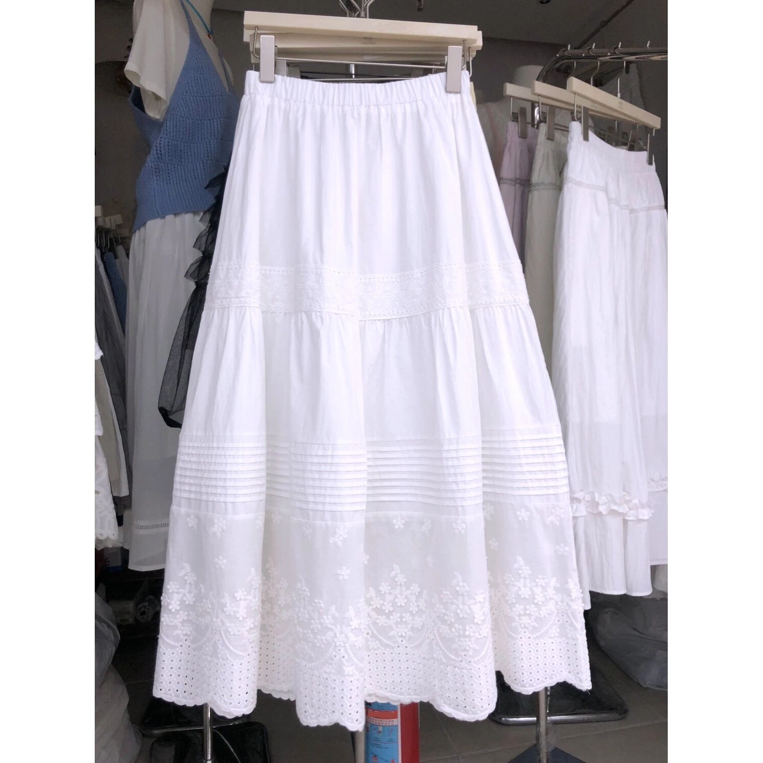 Women’s White Embroidered Cottagecore Eyelet Lace Elastic Waist Maxi Skirt
Opens in a new window or