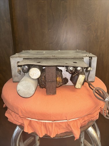 Vintage Mopar 832 Desoto Dodge Plymouth Chrysler AM Radio Factory Original USA - Picture 6 of 11