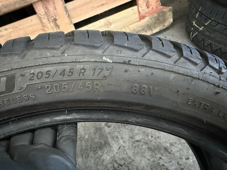 1 X 205/45/17 88V M+S **6mm** Michelin Cross Climate 2 (Extraload) Ref:908 - Image 3 of 4