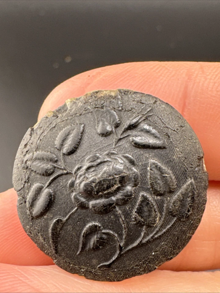 NICE VICTORIAN T.WELLS INGRAM'S BKMK HORN BUTTON W/ ROSE FLOWER - Image 2 of 3