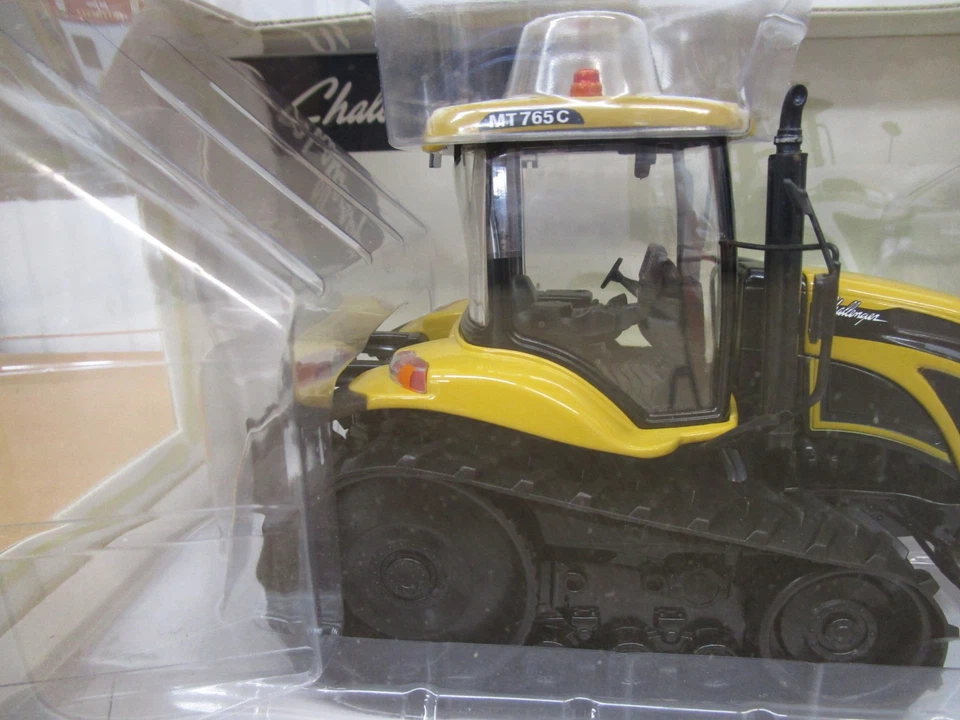 CAT Challenger MT765C tractor NORSCOT 1/32 farm box diecast toy Caterpillar Z - Image 4 of 4
