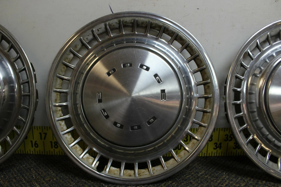 OEM Mopar Set of 4 14" Hub Caps 370 1972-76 Dodge Dart/Charger/Challenger (1634) - Image 3 of 4