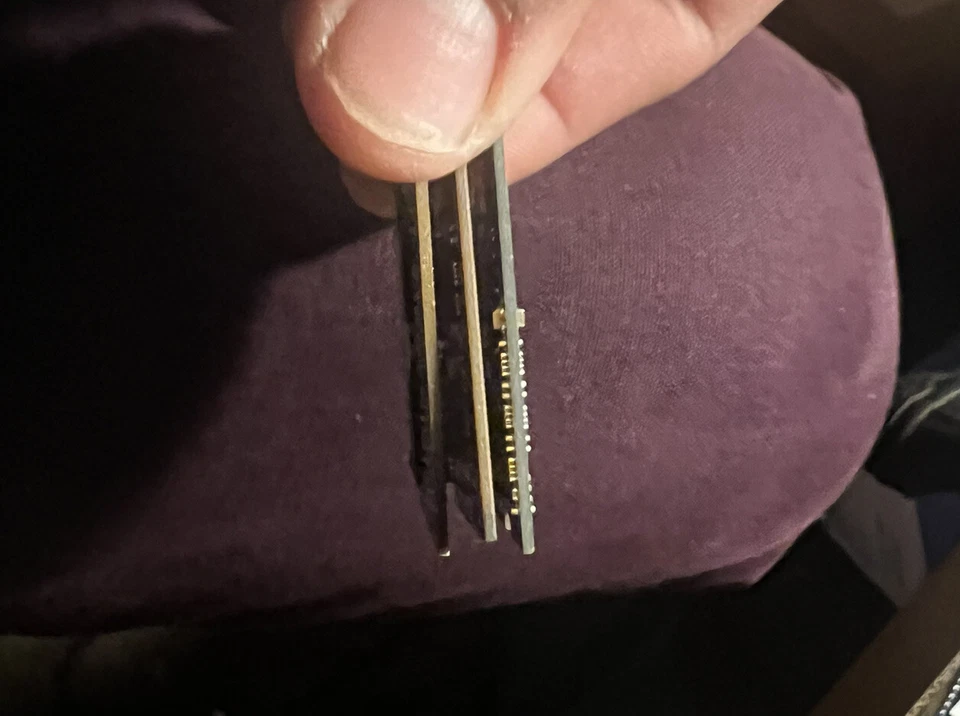 Lote de 2 Laptop Memore Elpida 2GB 1RX8 PC3-10600S-9-10-B2 RAM#1567 Z65B4 Foto 2 de 3