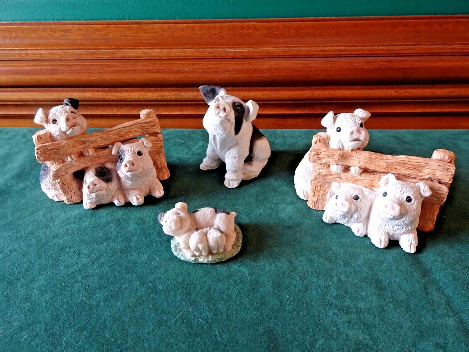 UNITED DESIGNS STONECRITTERS PIG FIGURINES, LOT OF 4, USA, LABELS/INCISED MARK