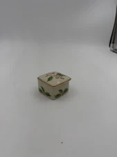 Lenox Holly and Berry Covered Holiday Trinket Box / FREE SHIPPING