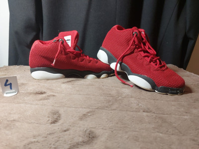Nike Air Jordan Horizon Red Trainers 845099-601) Size UK4, EUR