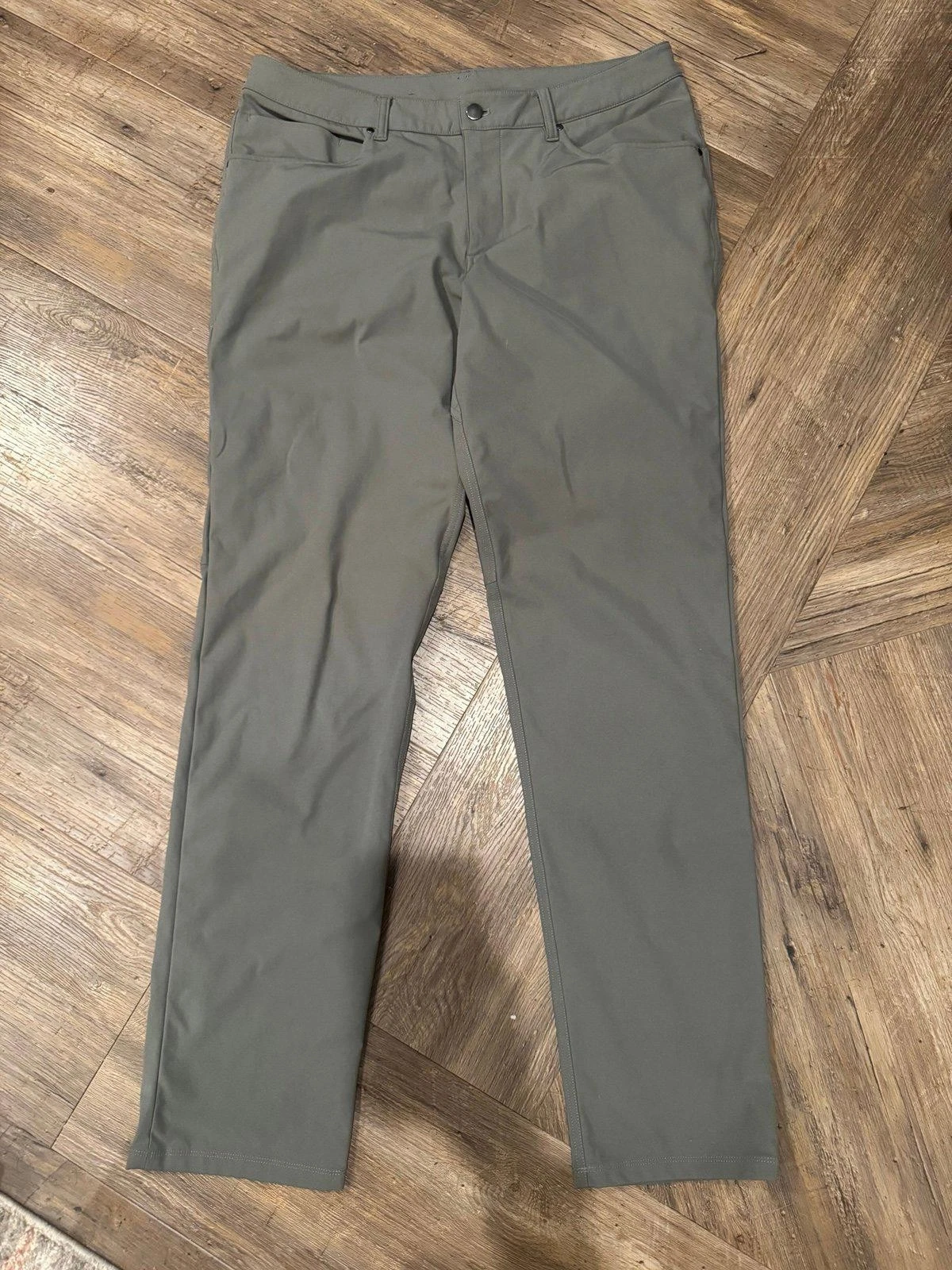 Lululemon Men’s Green Pants Sz 34x33 EUC