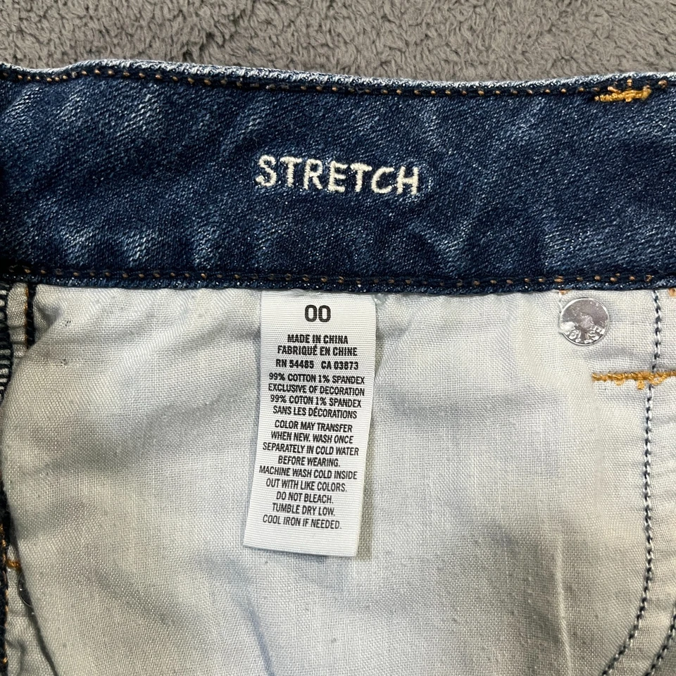 Pantalones cortos de mezclilla American Eagle Outfitters bordados florales talla 00 Foto 4 de 4