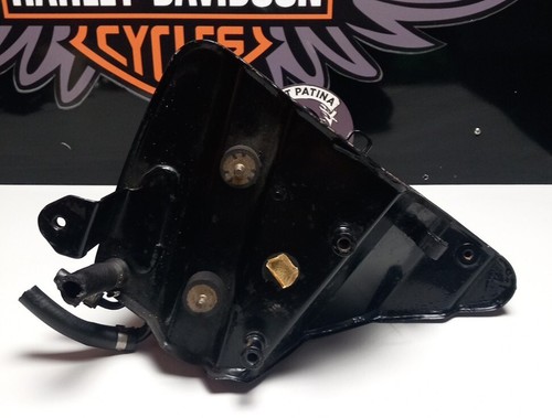 Harley-Davidson Sportster XL883C Oil Tank Black - Picture 5 of 6