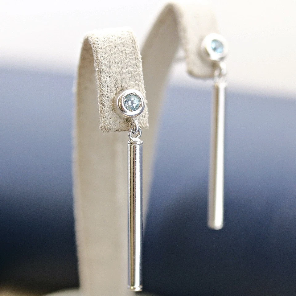 Серьги-капли из белого золота 9 карат с топазом — длина 32 мм, 1,2 г - Изображение 2 из 3