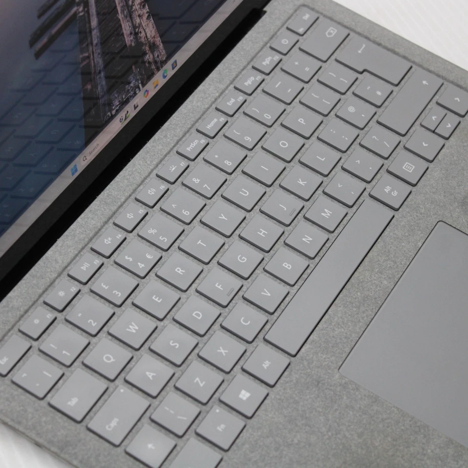 Microsoft Surface Laptop 2 Windows 11 Pro 13" Intel Core i7 8650U 8GB 256GB SSD - Image 4 of 4
