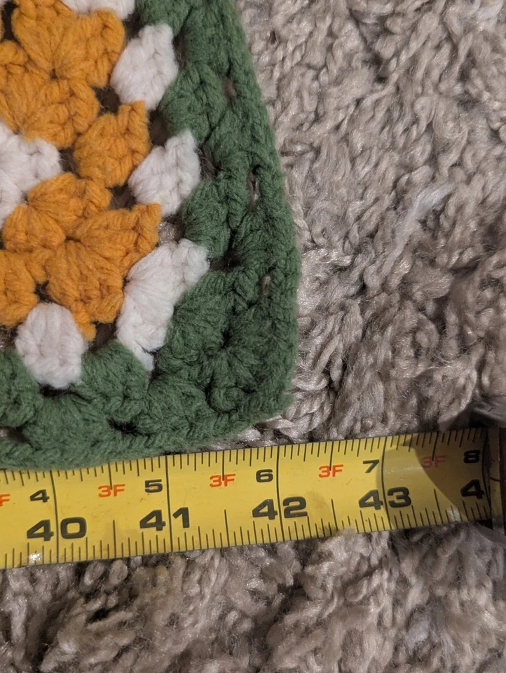 Manta de ganchillo vintage afgana abuela cuadrados 42"X59 verde blanco y amarillo Foto 4 de 4