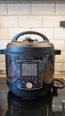 Instant Pot Pro Multikocher Schwarz 7,6L 1400W