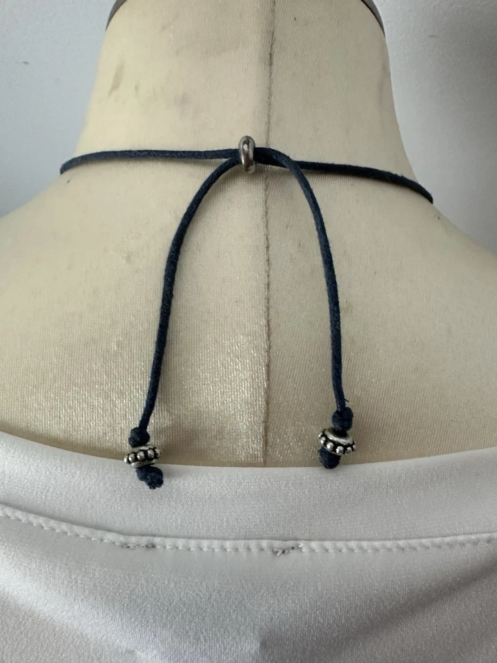 Ожерелье с подвеской из синего агата CHICO'S с бисером и регулируемым кожаным ремешком - Изображение 2 из 2