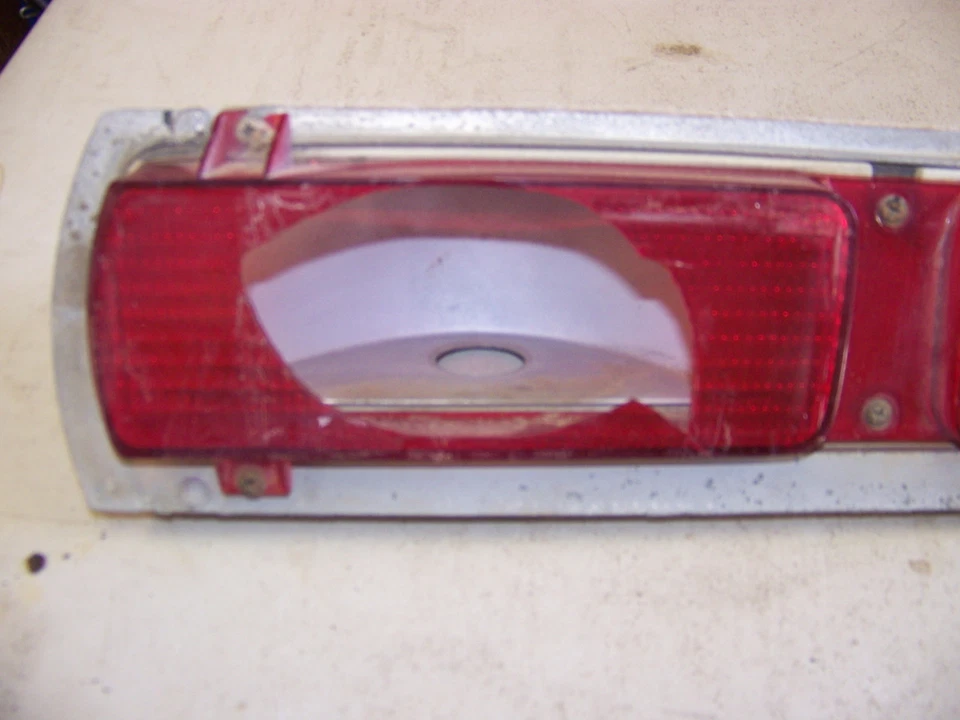 Dodge Challenger 1971 71 conjunto de luces traseras carcasa OEM #3478848 Foto 2 de 4