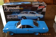 GMP 1:18 1970 PLYMOUTH ROAD RUNNER -CORPORATE BLUE- LIGHT PAINT RASH - FREE SHIP